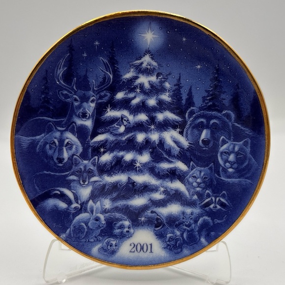 Hallmark Keepsake Ornament 2001 Christmas Brings Us Together Collector’s Plate - Picture 1 of 12